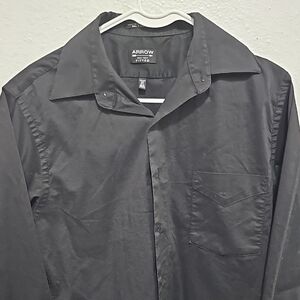 Arrow Black Dress Shirt with Collared Neckline and Smooth Fabric
